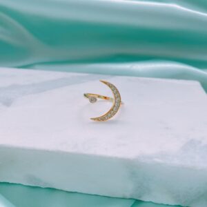 ANILLO DE MEDIA LUNA CON PUNTO DE LUZ
